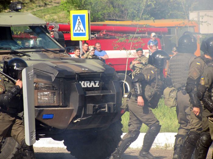 Вінницьких посадовців переодягнули в камуфляж та вчили обороняти державний кордон