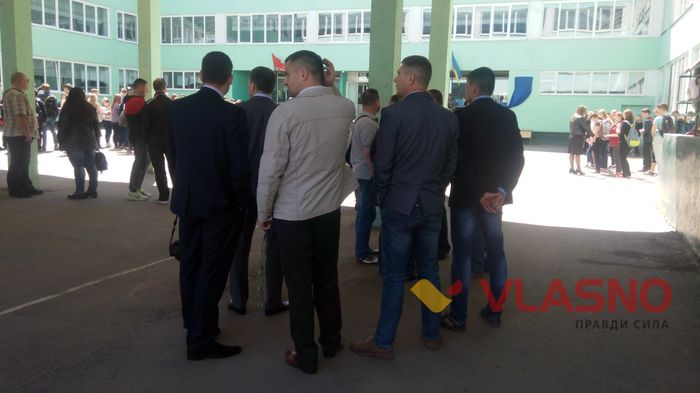 Із усмішкою та букетом польових квітів загиблий вінницький альфівець навіки закарбувався на стінах рідної школи 