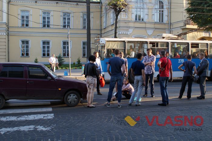 журналіста збили на пішому переході фото