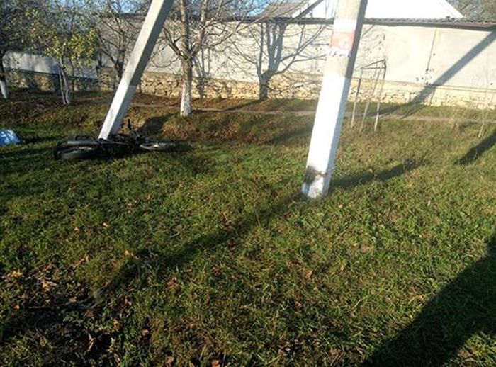 розбився об стовп на мопеді фото