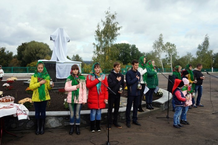 відкриття пам'ятного знаку в селі Сумівка фото