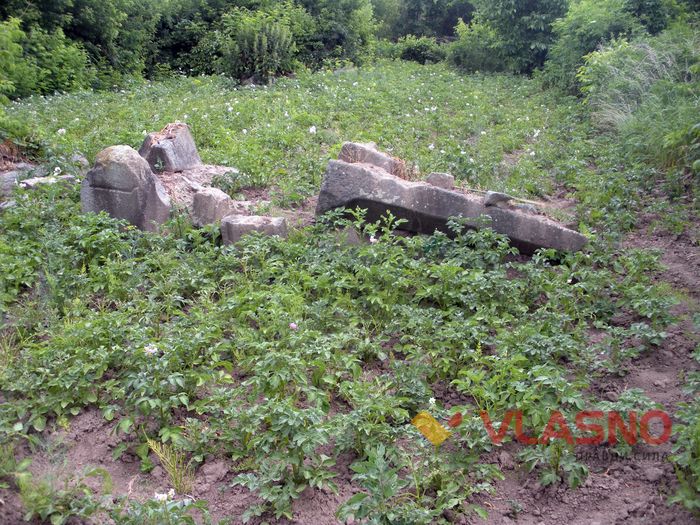 смітник на кладовищі фото