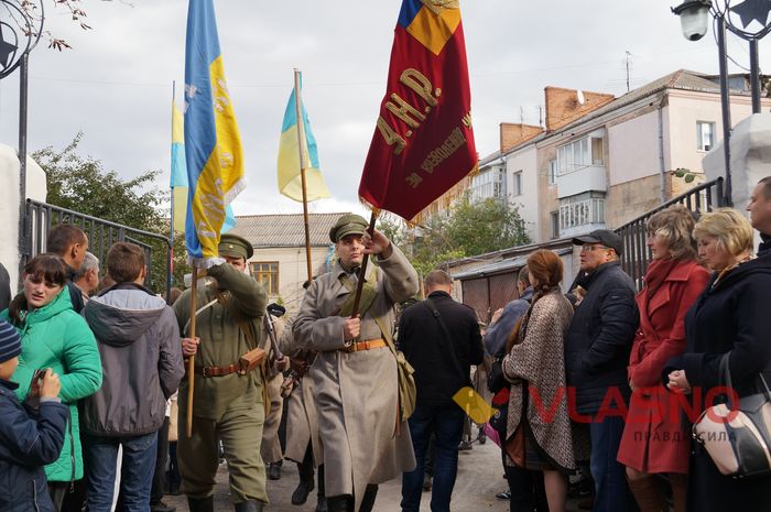 У Вінниці «посадили» бронзового Петлюру 