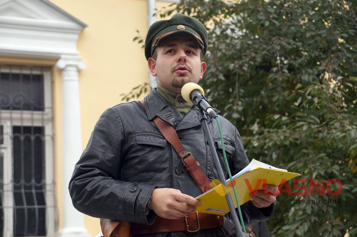 У Вінниці «посадили» бронзового Петлюру 