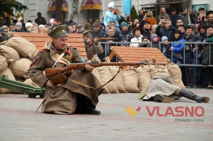 Вибухи, постріли та епічні баталії: у Вінниці «билися» чотири «армії»