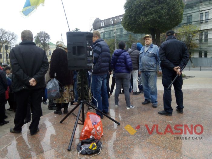 На вінницькому віче кидалися яйцями: у постраждалого діагностували крововилив у око