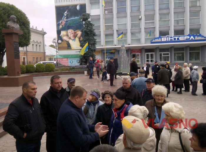 На вінницькому віче кидалися яйцями: у постраждалого діагностували крововилив у око