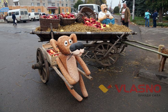 яблучний фестиваль у місті Бар фото