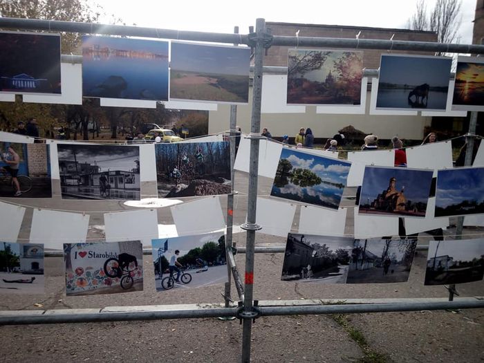 За п'ять кілометрів від лінії фронту на Донеччині триває масштабний фестиваль 