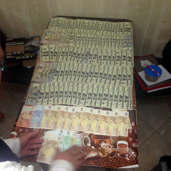 пов'язали на хабарі вінницьких чиновників фото
