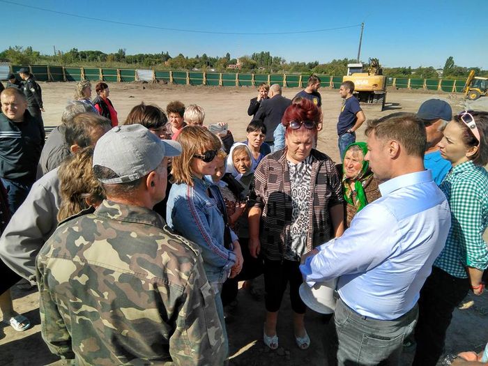 Нардеп у Вінниці не зміг потрапити на будівництво кладовища (ФОТО, ВІДЕО)