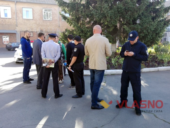 акція протесту під університетом "Україна" у Вінниці фото