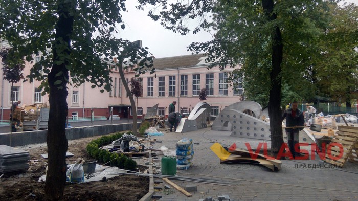 реконструкція скверу біля Макдональдса у Вінниці фото