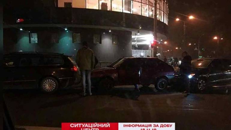 У Вінниці сталась потрійна аварія