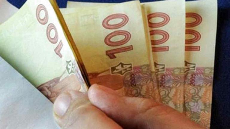 Українських заробітчан змусять платити податки