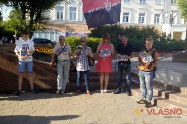 вшанування пам'яті загиблих Боінгу 777 у Вінниці фото