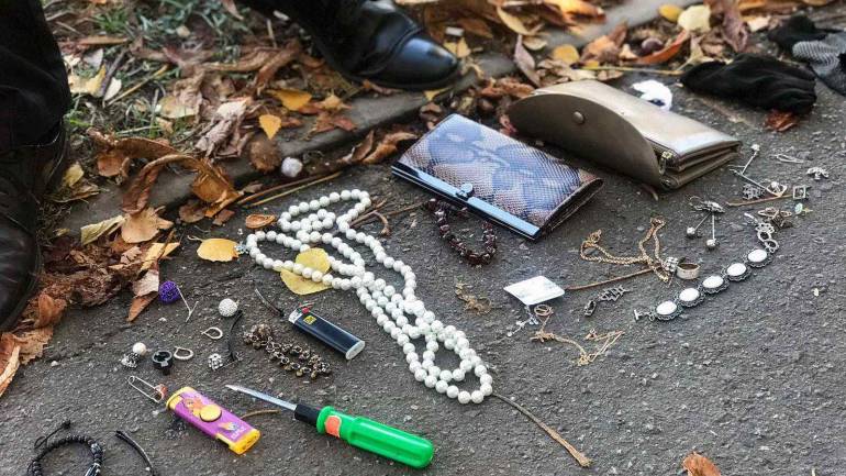 Вінницькі правоохоронці затримали квартирних злодіїв