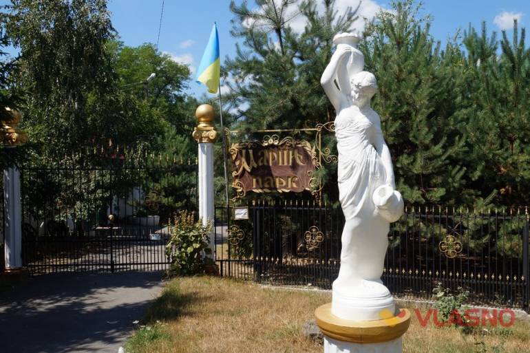 античний парк у селі Селище фото