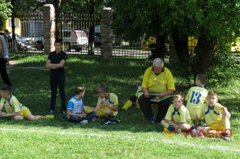 команда "Мрія" на футбольному матчі фото
