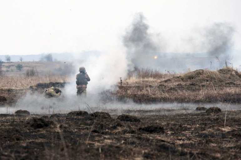 Бойовики активізувалися на Світлодарській дузі: в хід пішов заборонений калібр 