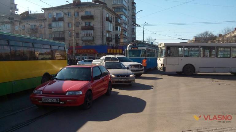 затор на площі у Вінниці фото