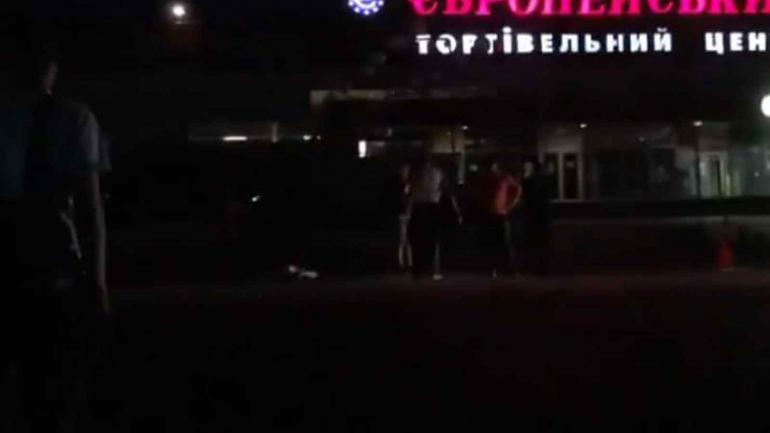 Два автобуси на смерть збили чоловіка, який переходив дорогу по пішохідному переході