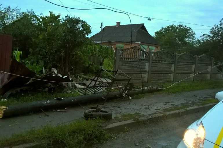 збитий електростовп фото