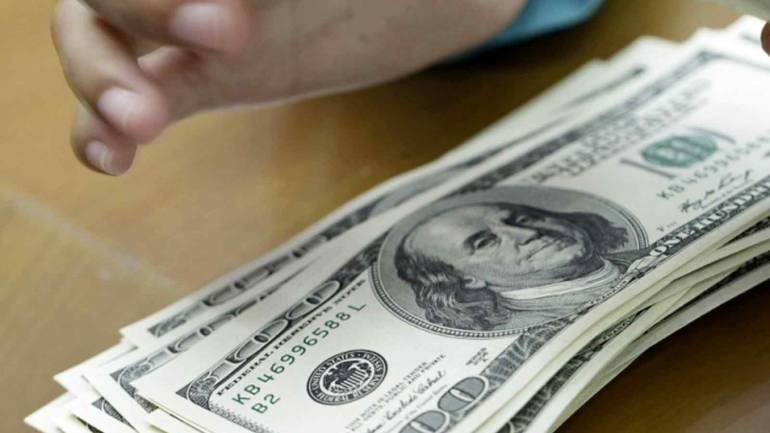 За викрадені долари у Вінницькому районі двоє підлітків купили нові смартфони