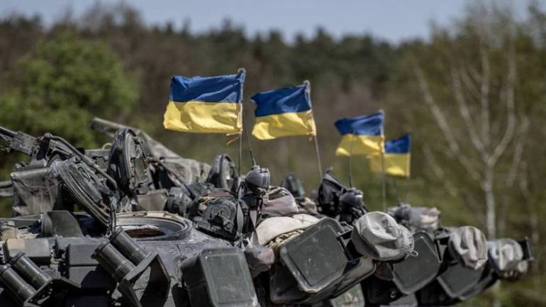 На Донбасі бойовики обстріляли військових і мирне населення, є поранені