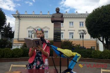 Всю ніч вінничани  читатимуть Шевченка