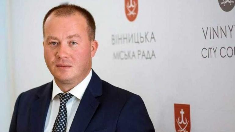 Дружина депутата вінницької міськради придбала Toyota RAV-4 та накопичила 100 000 гривень