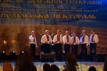 співання гімну України на День Незалежності у Вінниці фото