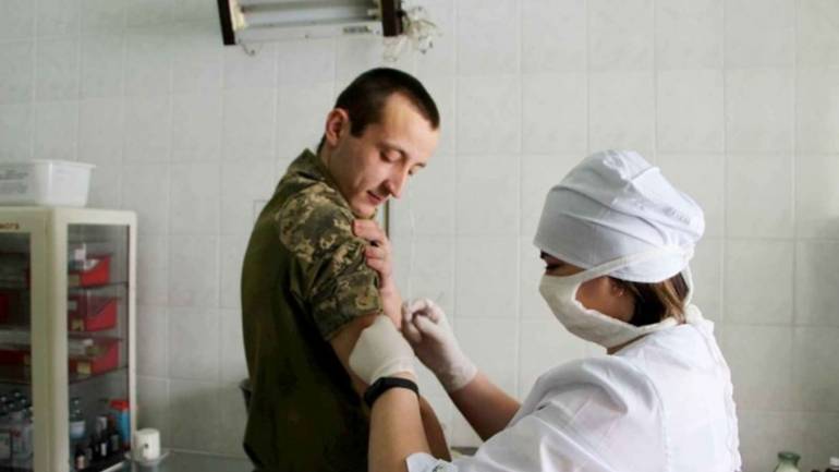 Від командира до солдата &mdash; у військовій частині міста Вінниці роблять щеплення