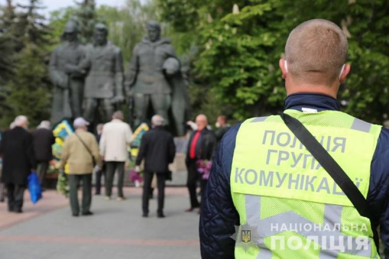 У Вінниці учасник &laquo;шаріївського&raquo; автопробігу до 9 травня штовхнув машиною пішохода