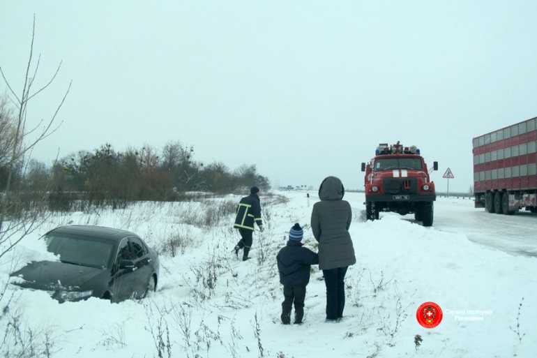 автомобіль у кюветі фото