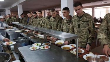 Харчування армії: чому Офіс Президента звернувся по допомогу голів ОДА