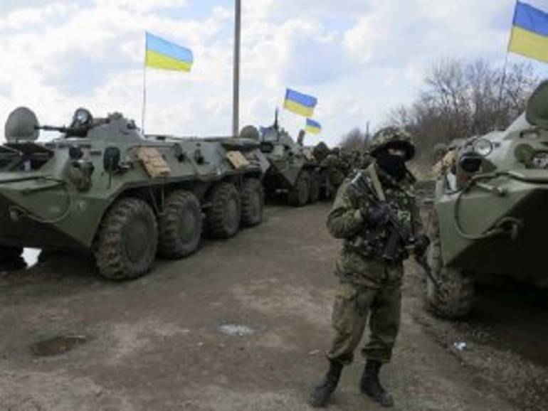 Терористи продовжують обстрілювати українські блокпости у зоні АТО