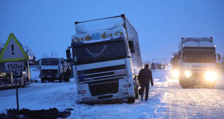 На трасі Київ &ndash; Одеса обмежили рух через затор у 7,5 кілометрів