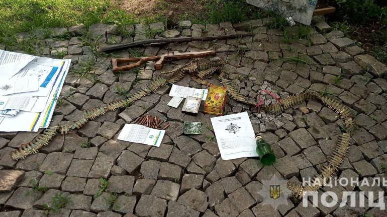 На Вінниччині у сімейного дебошира вилучили зброю та боєприпаси