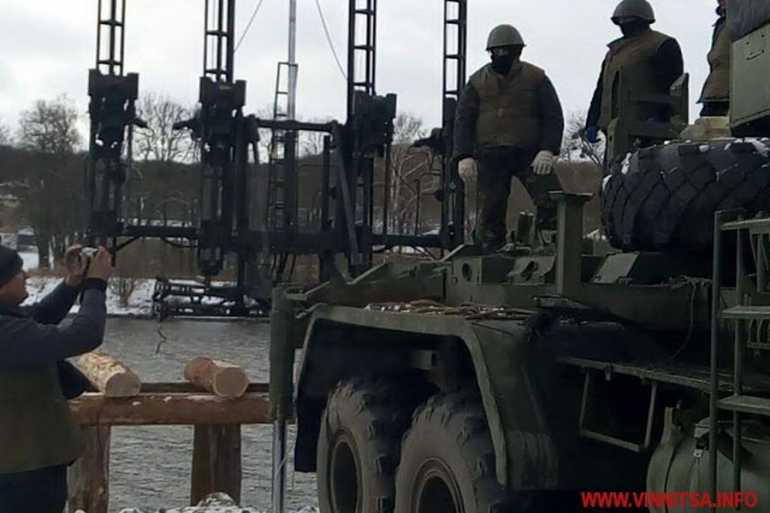 будівництво мосту у Сутисках фото