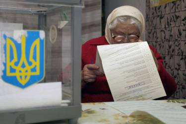 пенсіонерка на виборах фото