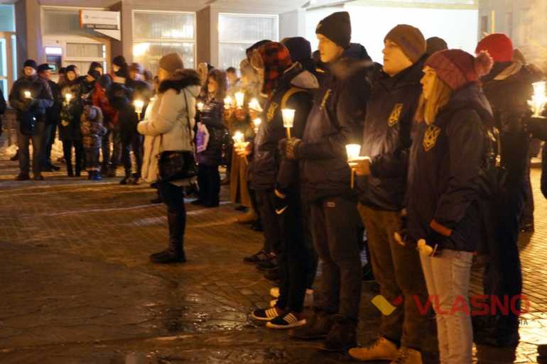 242 дні оборони: вінничани вшанували захисників Донецького аеропорту