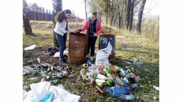 Вінницькі школярі перетворюють сміття на гроші