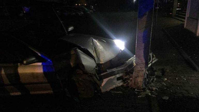 Нетверезий водій намагався втекти від патрульних і потрапив у ДТП