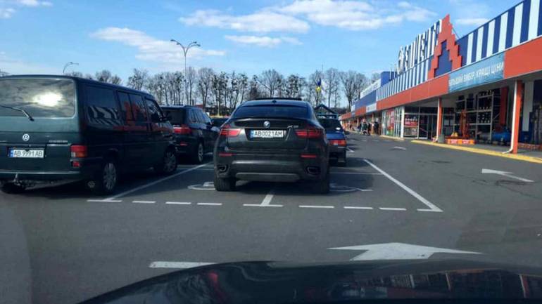 Вінничанка навмисно паркується на автостоянках призначених для людей з інвалідністю