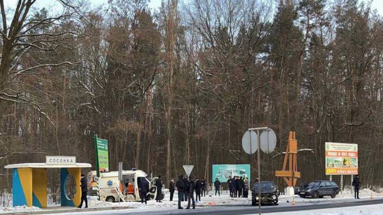 Слизька дорога на Вінниччині спричинила масове ДТП, 8 осіб госпіталізовано