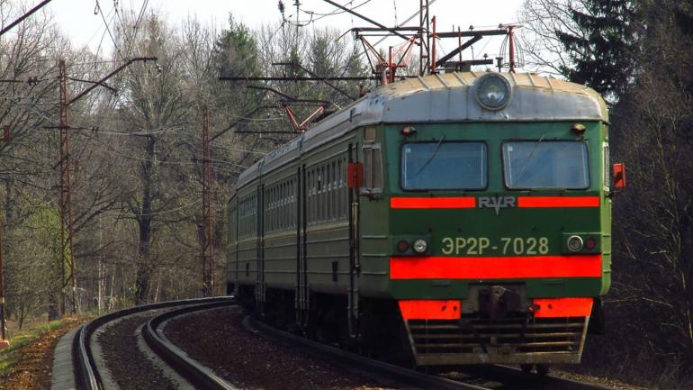 Ніхто нікуди не їде: через пасажирів без масок поїзд затримався майже на годину