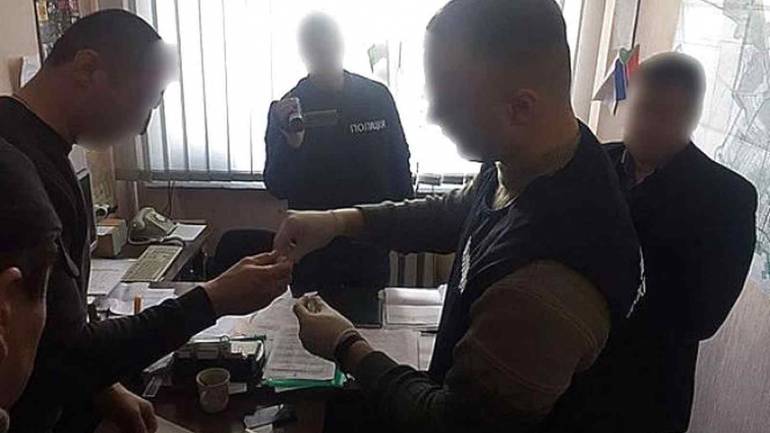На Вінниччині чиновник вимагав хабаря в атовця, а отримав п&rsquo;ять років з конфіскацією