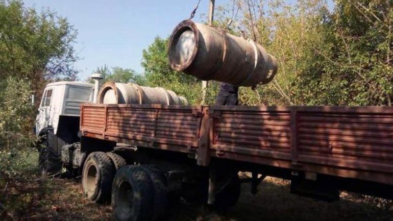 З Цекинівки нарешті вивезли безхозні контейнери, в яких раніше зберігали рідкий хлор
