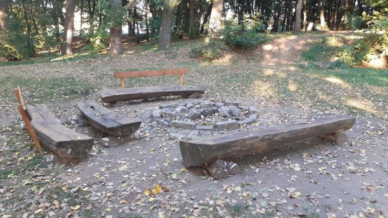 На Вінниччині невідомі вандали повністю розтрощили майданчик для відпочинку
